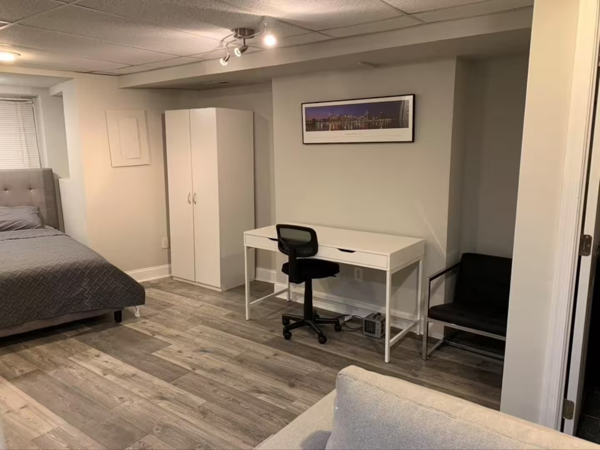 Lower Unit - Photo 3