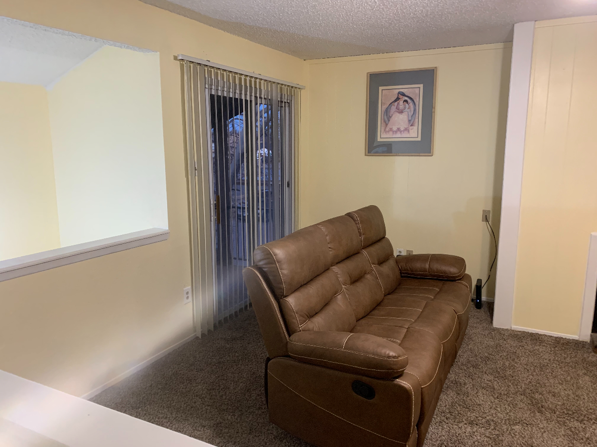 Newly refurbished comfortable two bedroom apartment - Photo 1