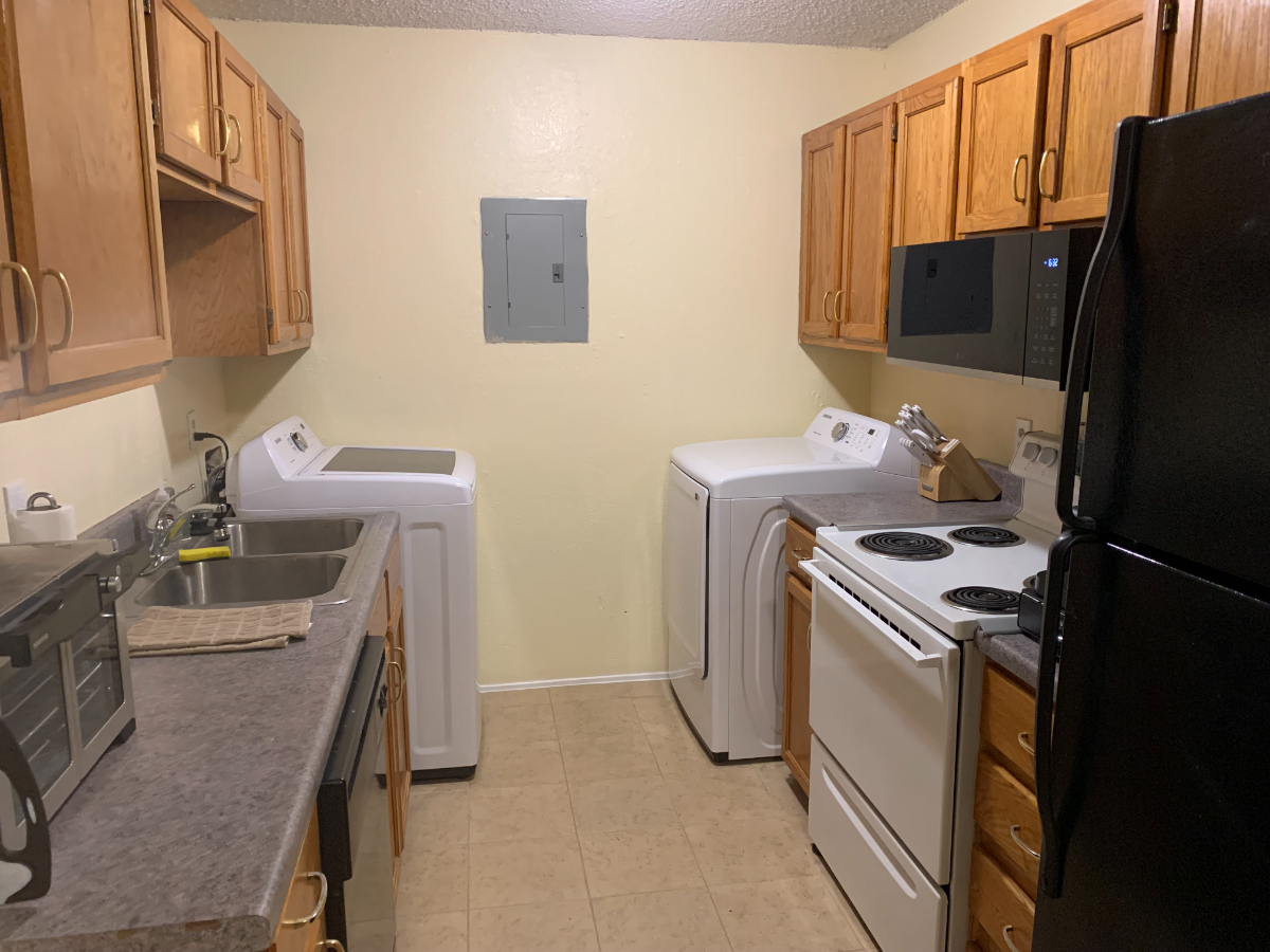 Newly refurbished comfortable two bedroom apartment - Photo 4