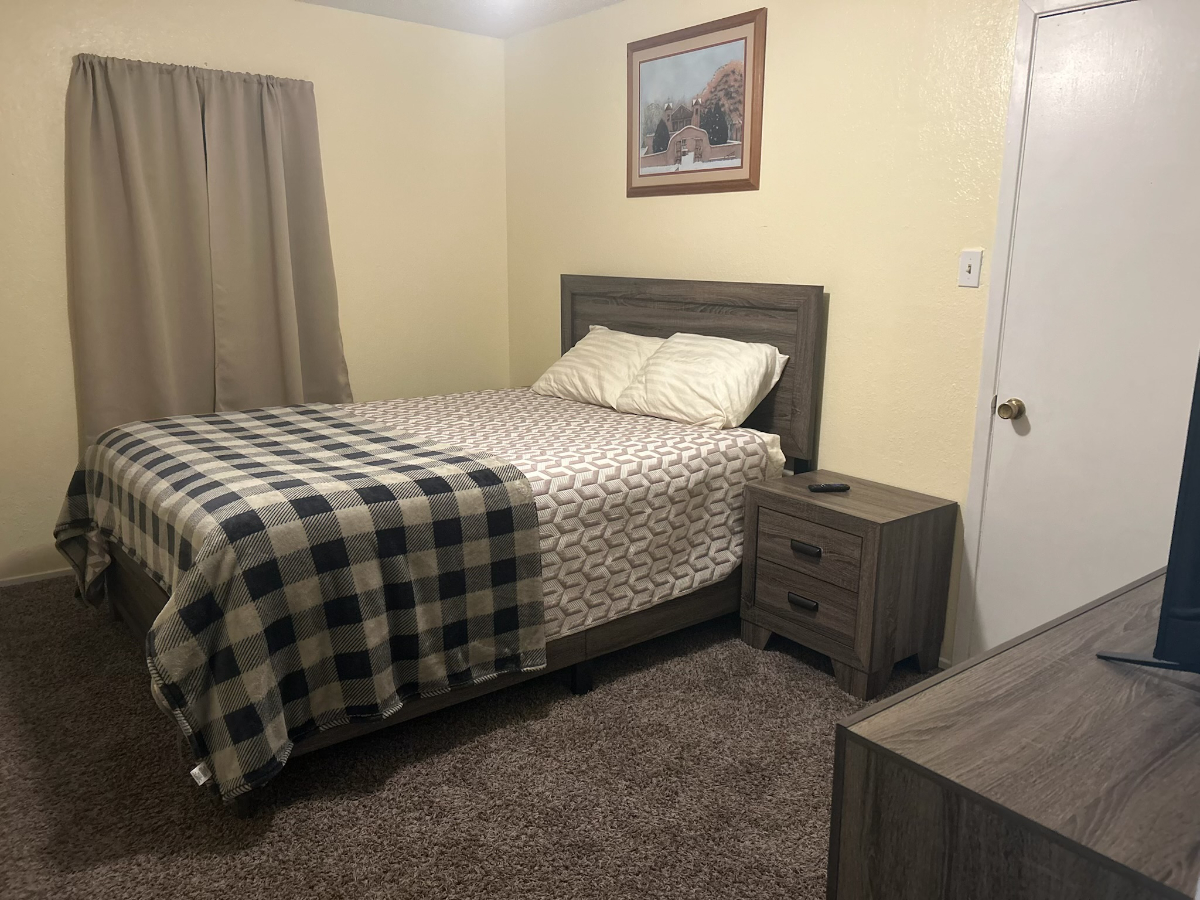 Newly refurbished comfortable two bedroom apartment - Photo 6