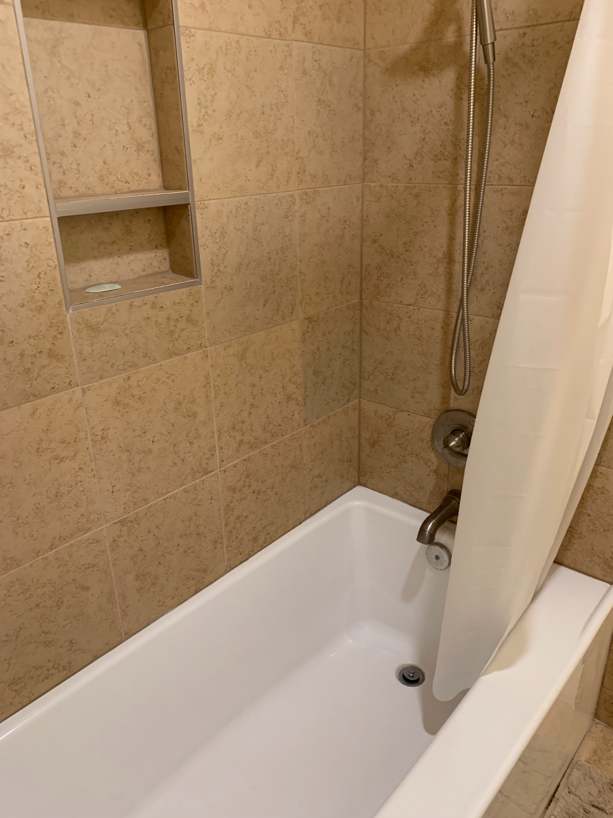 Newly refurbished comfortable two bedroom apartment - Photo 9