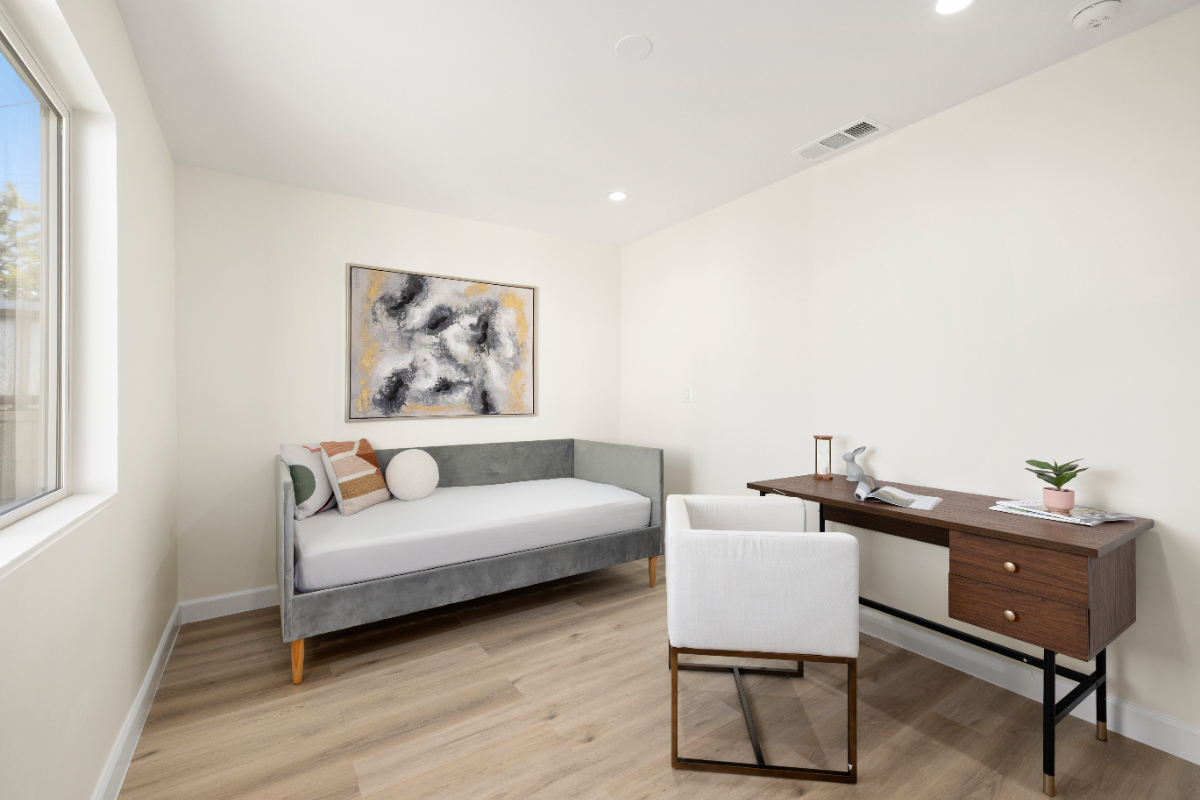GREAT Location 2 Bedroom 1 Bath Beautiful ADU - Photo 3