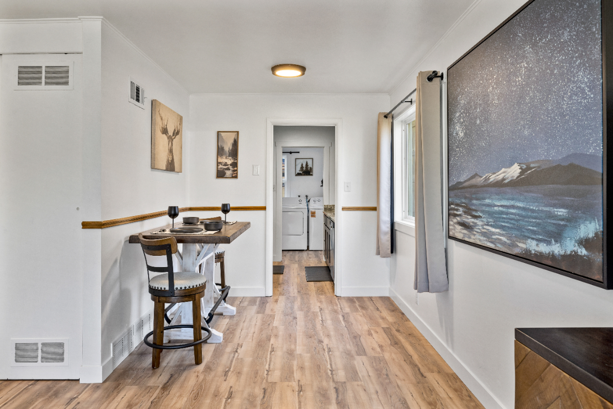 Quiet, Secure w/ Everything you need.  1-Bed Apartment Fully Furnished 1 Block from Hospital - Photo 2