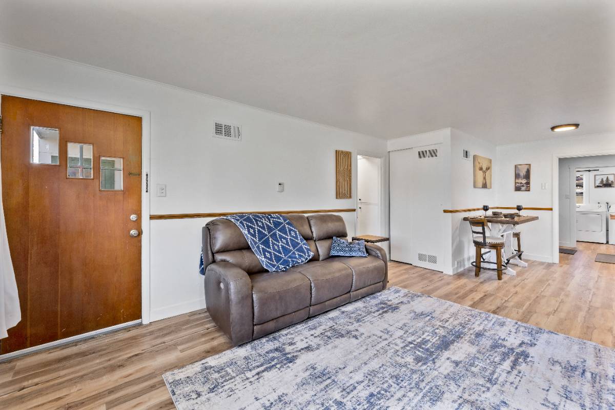Quiet, Secure w/ Everything you need.  1-Bed Apartment Fully Furnished 1 Block from Hospital - Photo 4