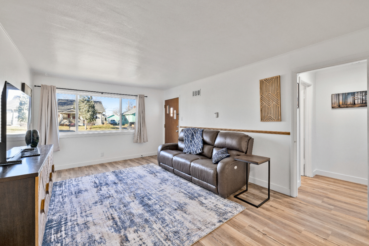 Quiet, Secure w/ Everything you need.  1-Bed Apartment Fully Furnished 1 Block from Hospital - Photo 5