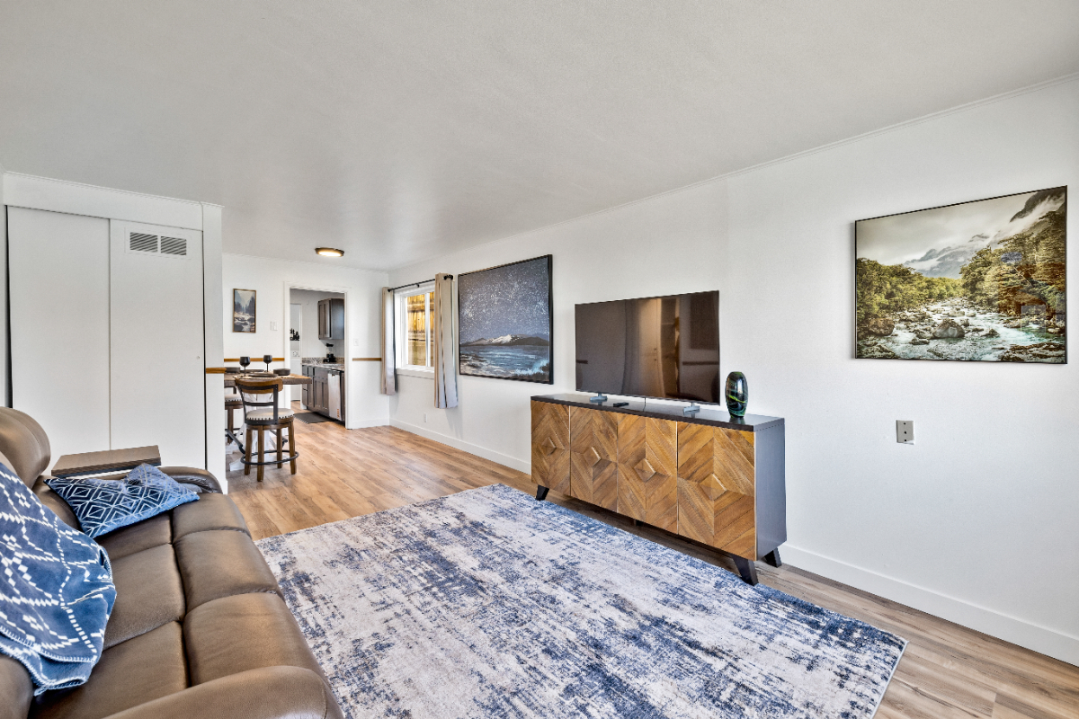 Quiet, Secure w/ Everything you need.  1-Bed Apartment Fully Furnished 1 Block from Hospital - Photo 6