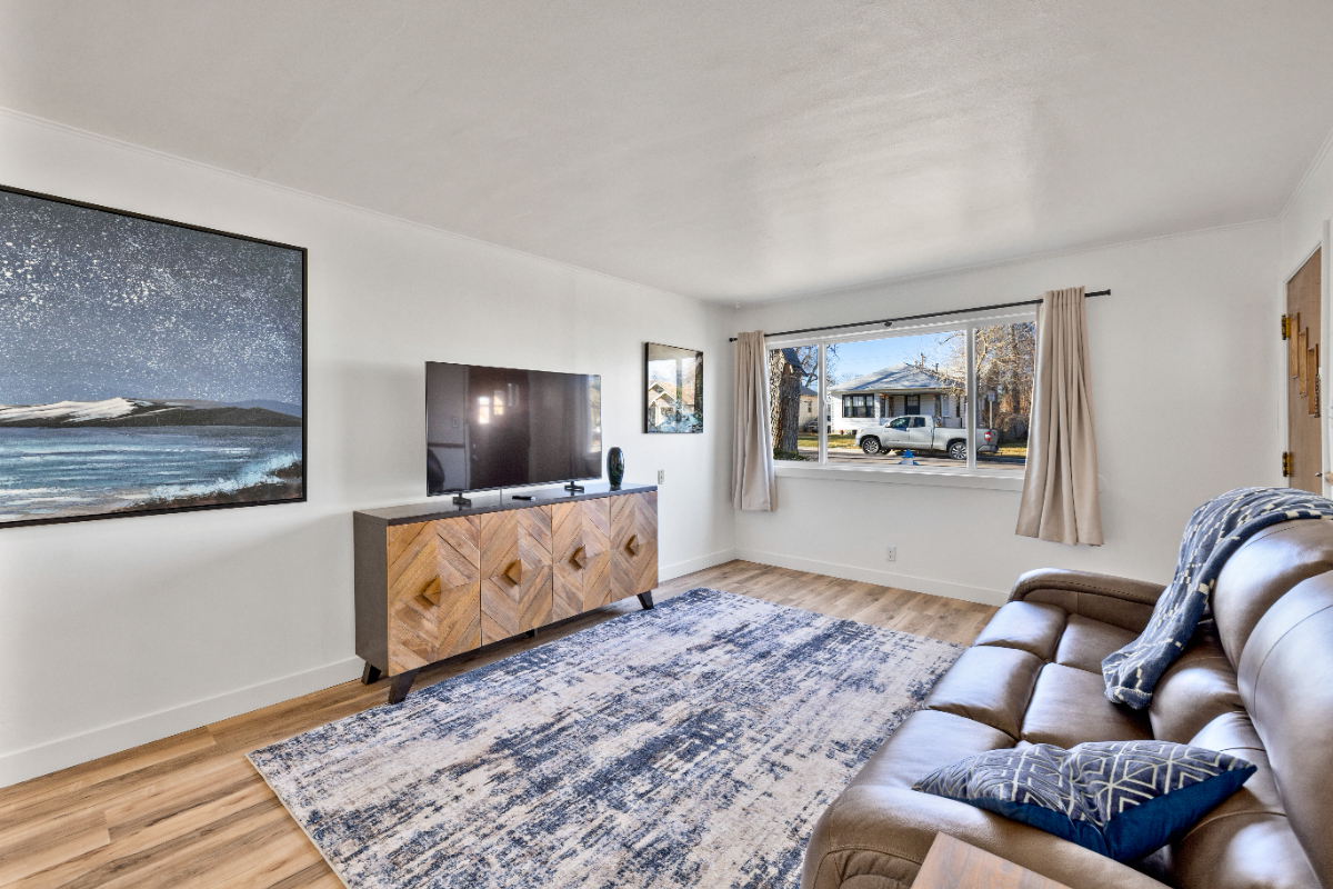 Quiet, Secure w/ Everything you need.  1-Bed Apartment Fully Furnished 1 Block from Hospital - Photo 7