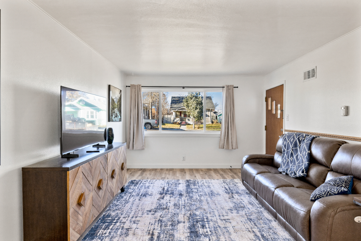 Quiet, Secure w/ Everything you need.  1-Bed Apartment Fully Furnished 1 Block from Hospital - Photo 8