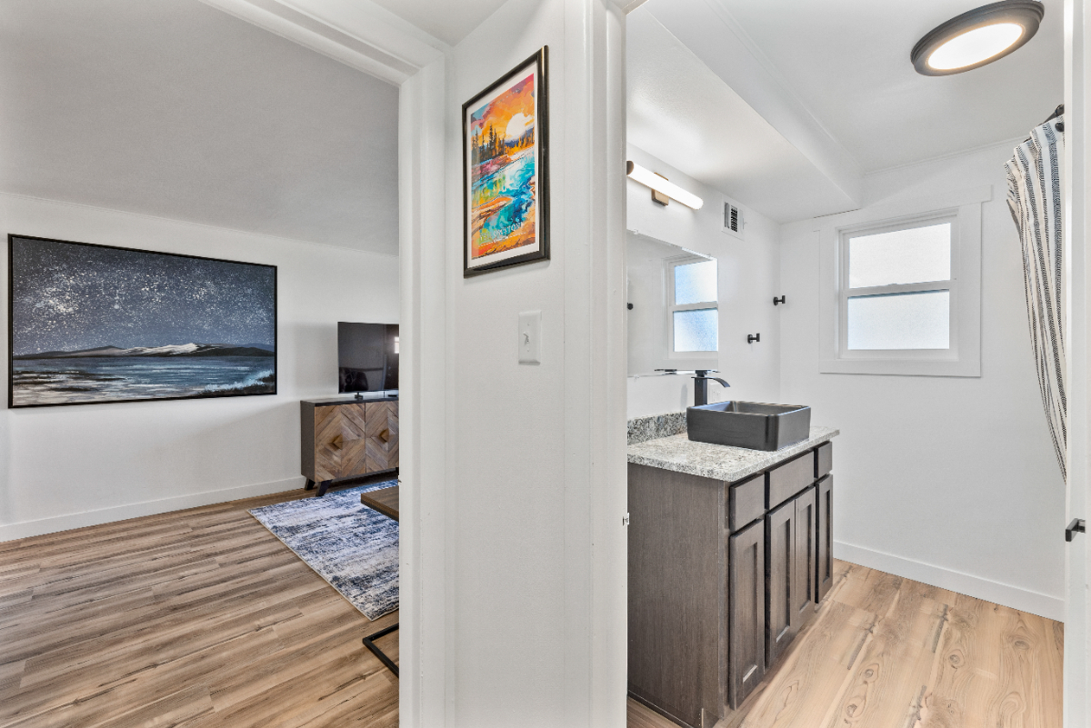 Quiet, Secure w/ Everything you need.  1-Bed Apartment Fully Furnished 1 Block from Hospital - Photo 11