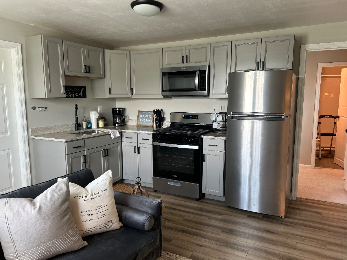 Entire apartment close to many hospitals & Griffiss - Photo 3