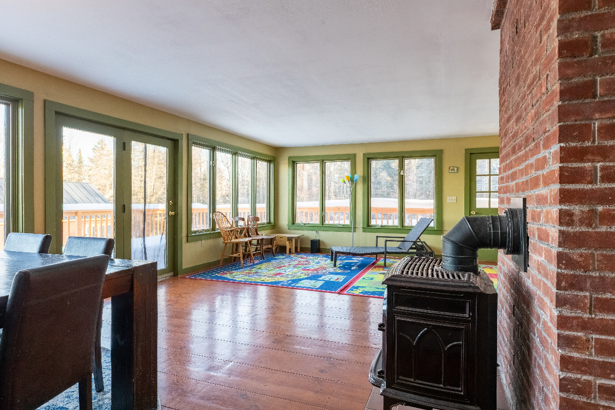 Furnished 3BR / 2 Full Baths on 11 Acres, 2 Office Studios, Direct Trail Access, Walk to Lake - Photo 3