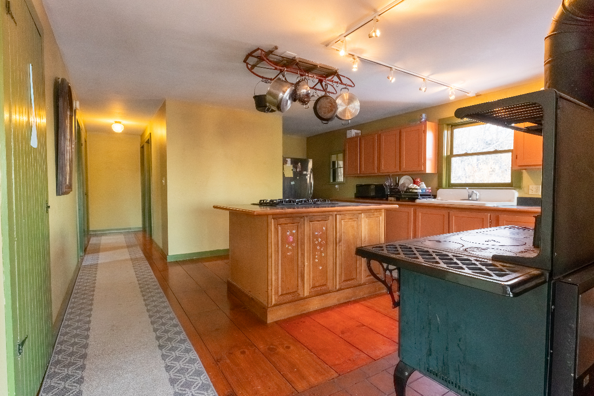 Furnished 3BR / 2 Full Baths on 11 Acres, 2 Office Studios, Direct Trail Access, Walk to Lake - Photo 6