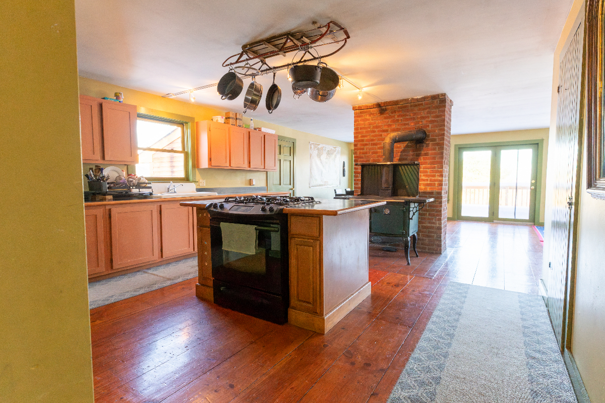 Furnished 3BR / 2 Full Baths on 11 Acres, 2 Office Studios, Direct Trail Access, Walk to Lake - Photo 7