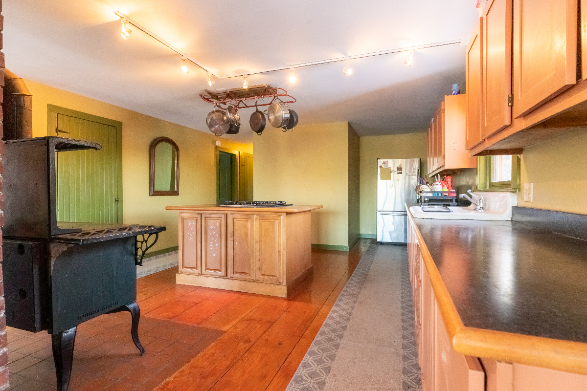 Furnished 3BR / 2 Full Baths on 11 Acres, 2 Office Studios, Direct Trail Access, Walk to Lake - Photo 8