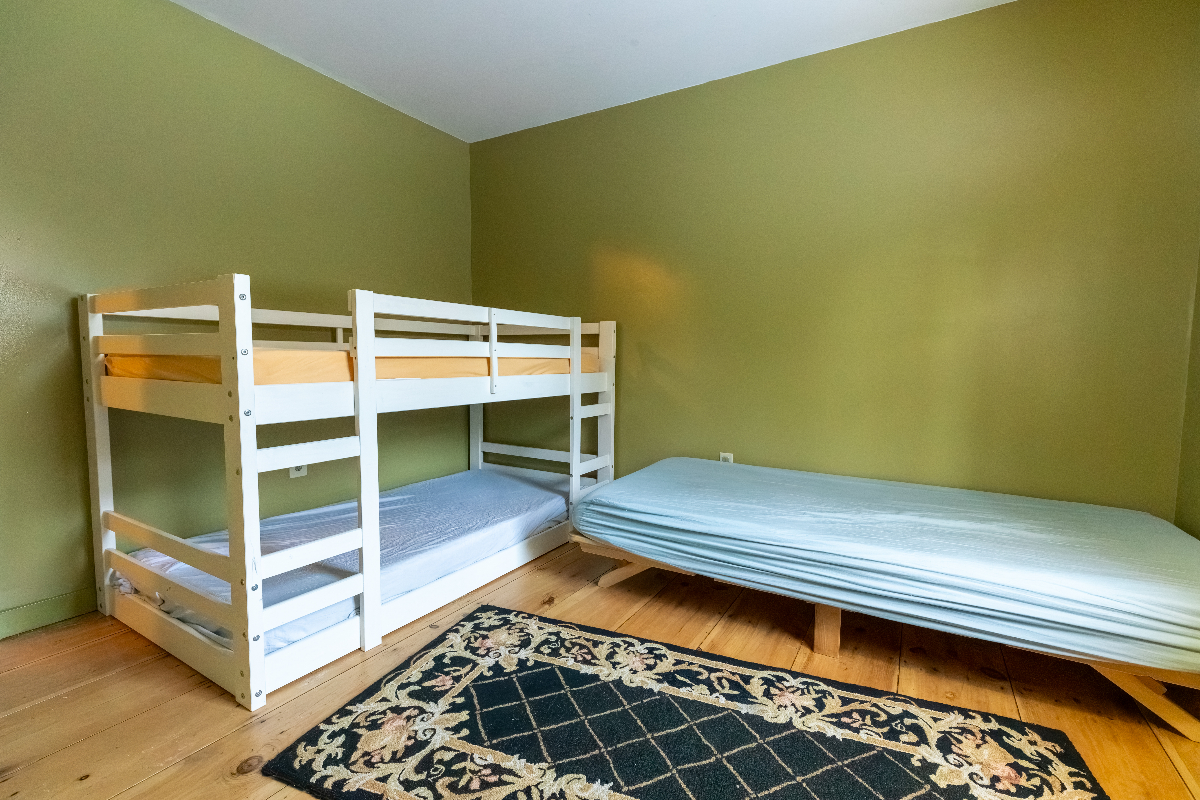 Furnished 3BR / 2 Full Baths on 11 Acres, 2 Office Studios, Direct Trail Access, Walk to Lake - Photo 10