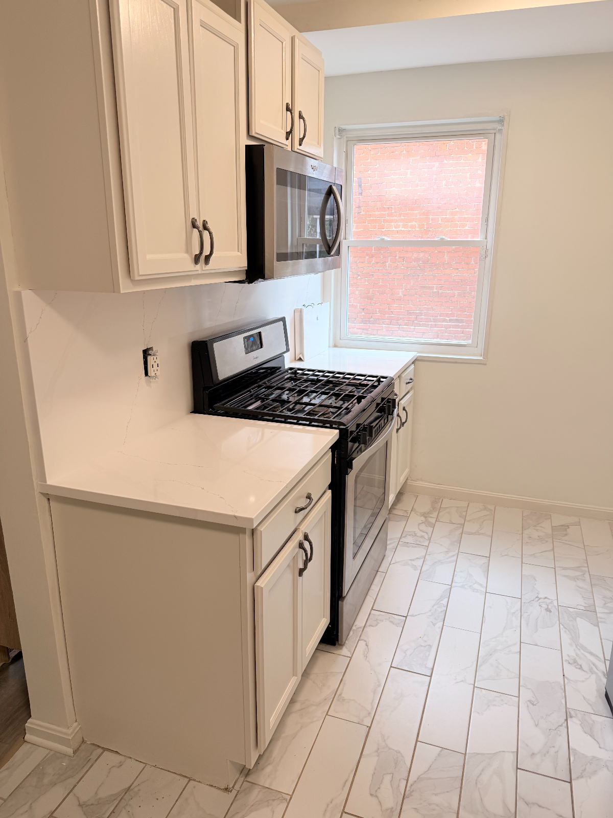 1st Floor - Not a Garden Unit - Lots of Light, Gated Security, & Walkable - Photo 7