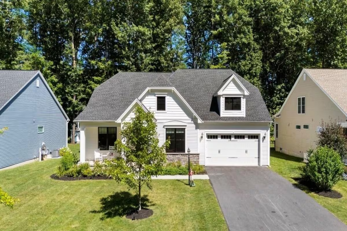Modern 5BR Luxury Home with Lake & Indoor Pool Access - Photo 1