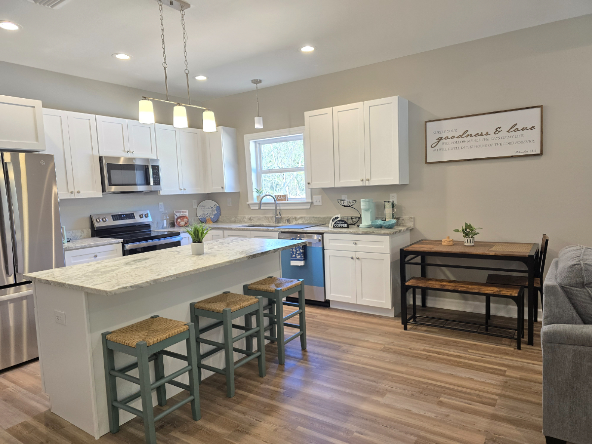 Walking distance to Beach Park Monthly Rental With Open Layout And King Suite With Kayak And Outdoor Spaces