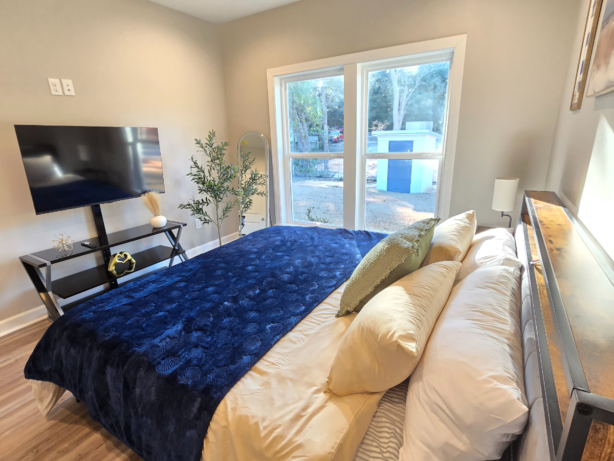 Walking distance to Beach Park Monthly Rental With Open Layout And King Suite With Kayak And Outdoor - Photo 8