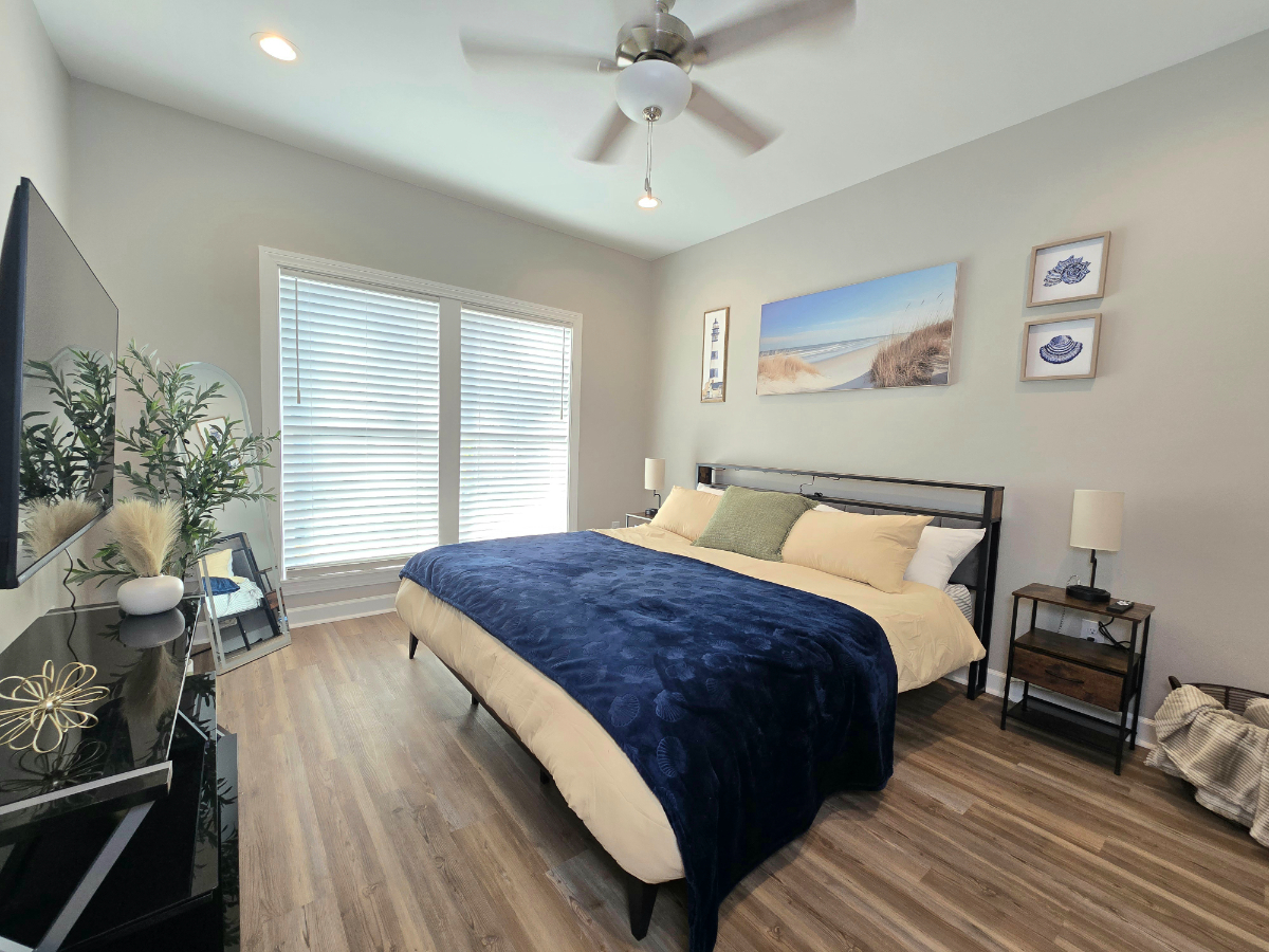 Walking distance to Beach Park Monthly Rental With Open Layout And King Suite With Kayak And Outdoor - Photo 9
