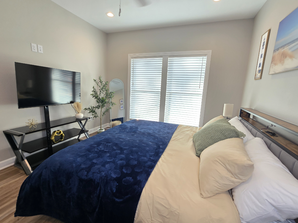 Walking distance to Beach Park Monthly Rental With Open Layout And King Suite With Kayak And Outdoor - Photo 10