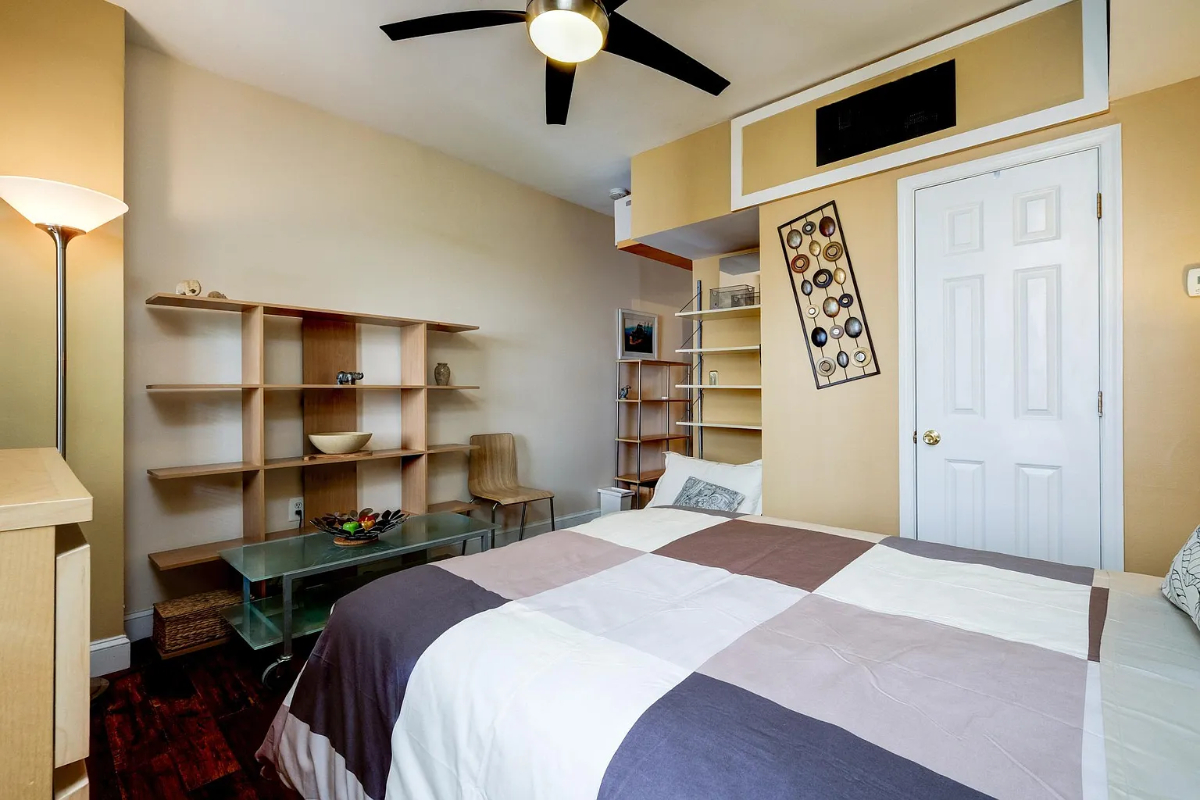 Charming Furnished Studio with Private Balcony in Quiet Victorian Home - Photo 8