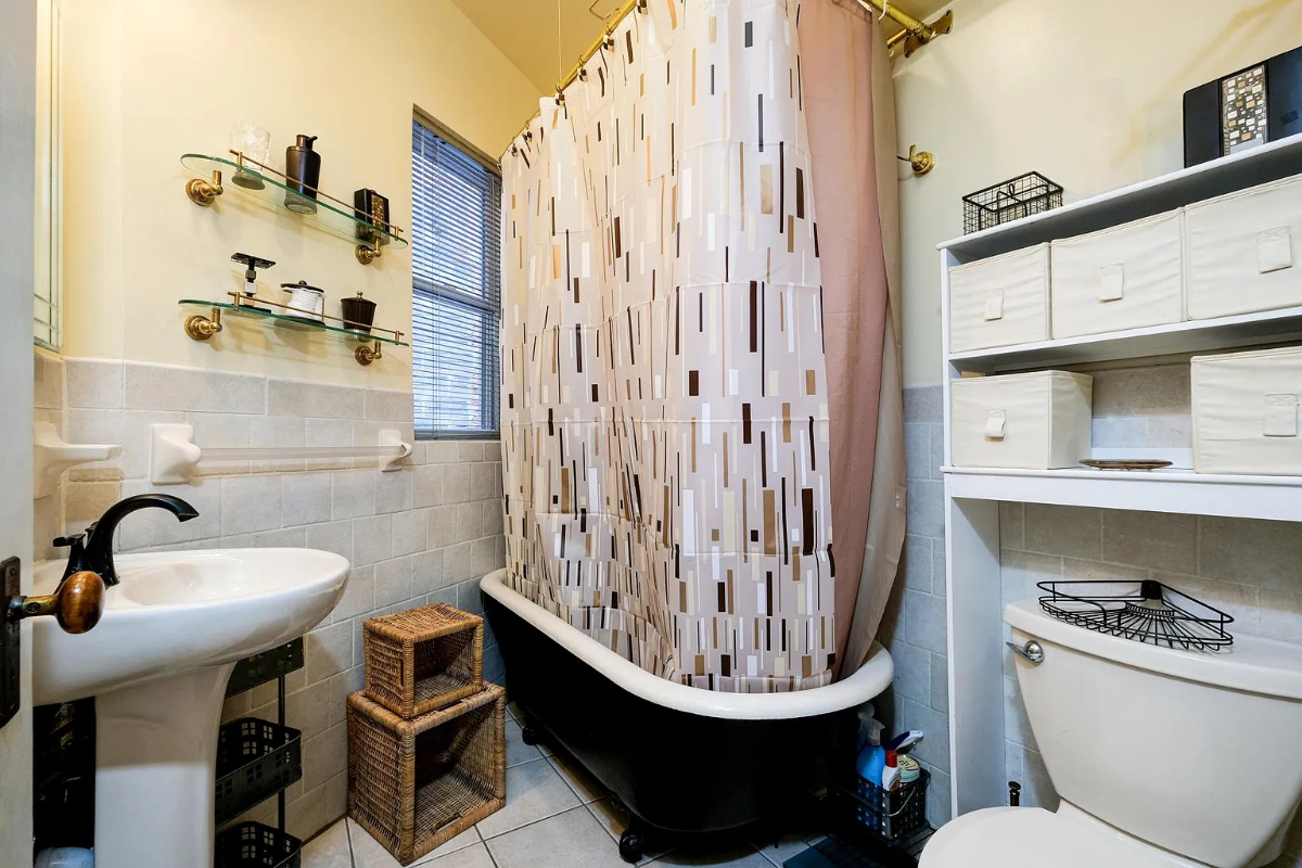 Charming Furnished Studio with Private Balcony in Quiet Victorian Home - Photo 9