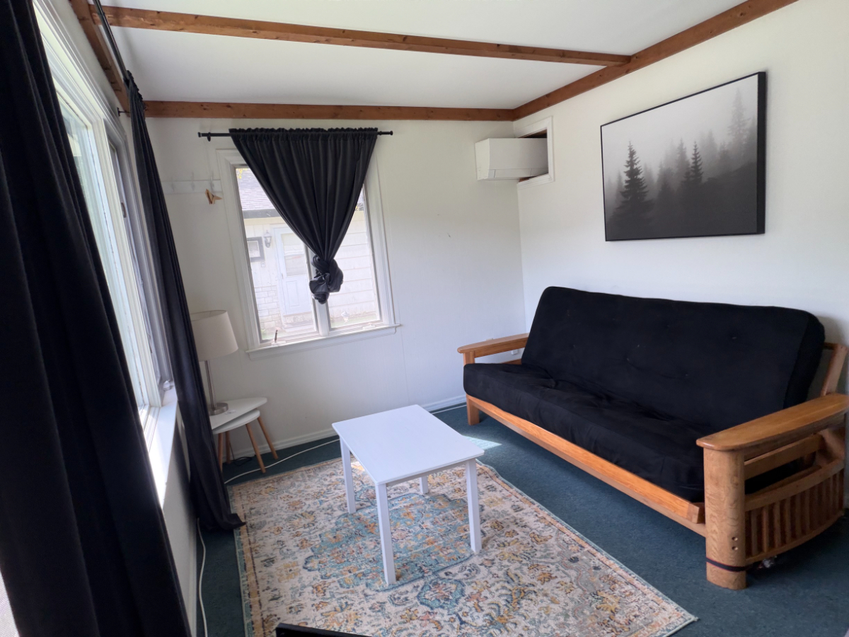 Fully Furnished Cottage in East Dorset, VT with all utilities included - Photo 2