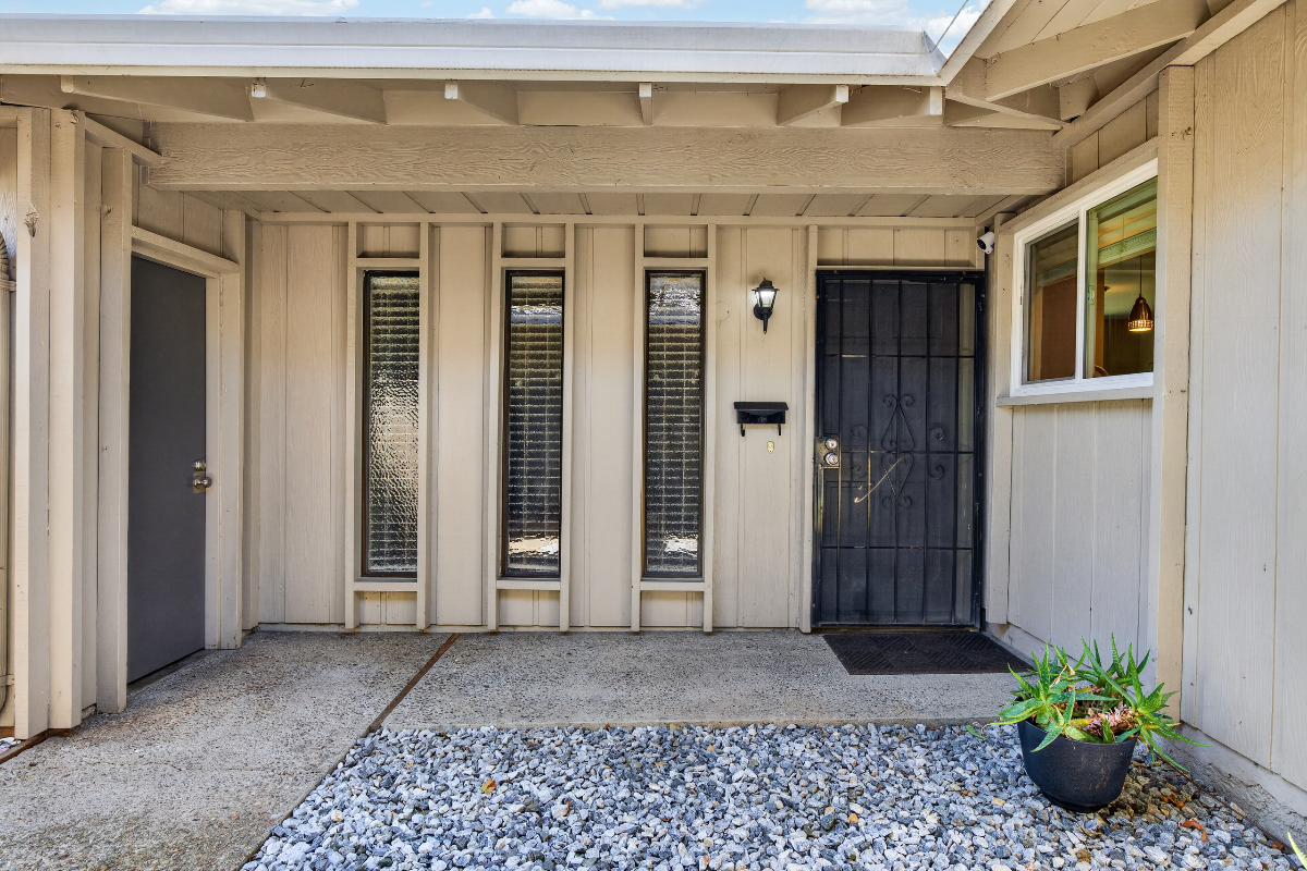 Mid-Term/Flexible Lincoln Village West Retreat - Turn-Key Home for Traveling Pros - Photo 3