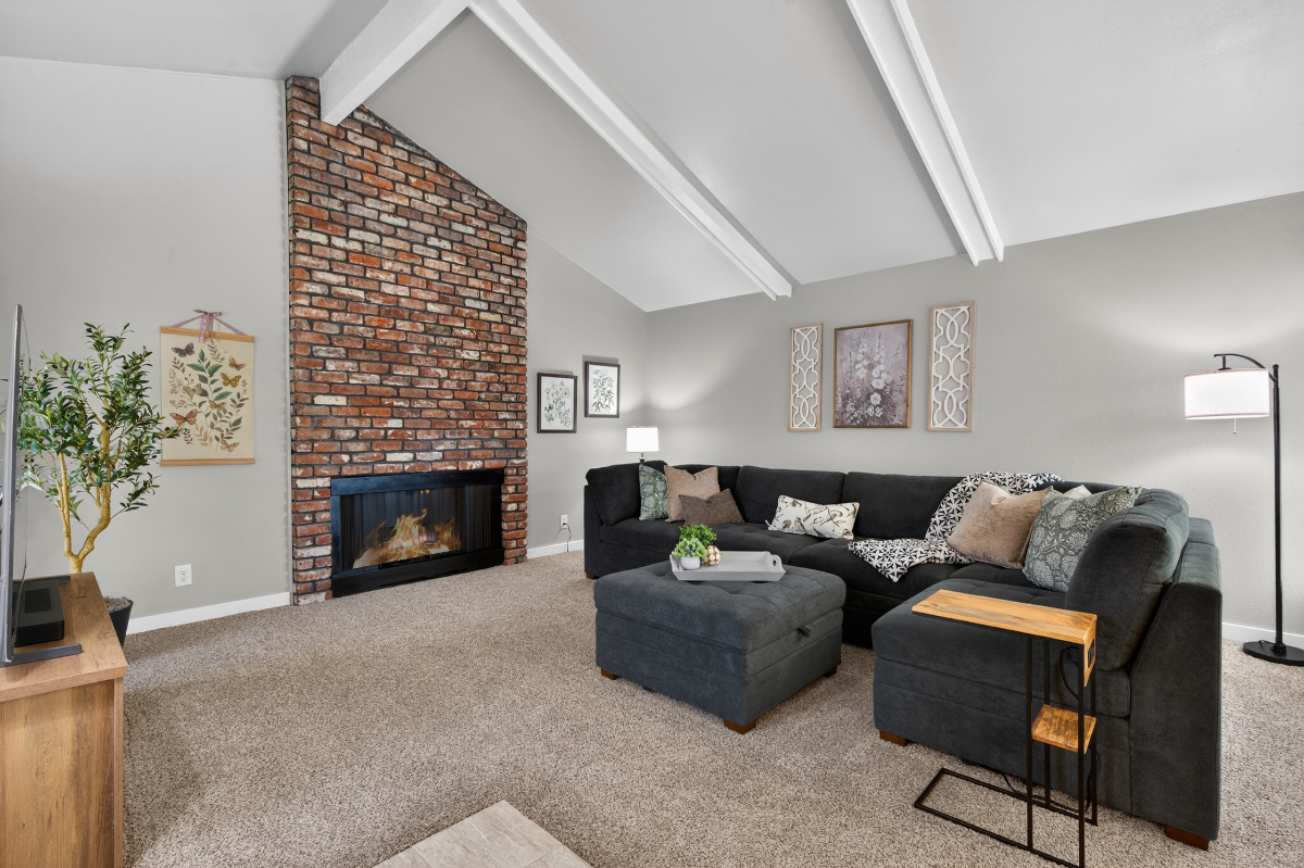 Mid-Term/Flexible Lincoln Village West Retreat - Turn-Key Home for Traveling Pros - Photo 5