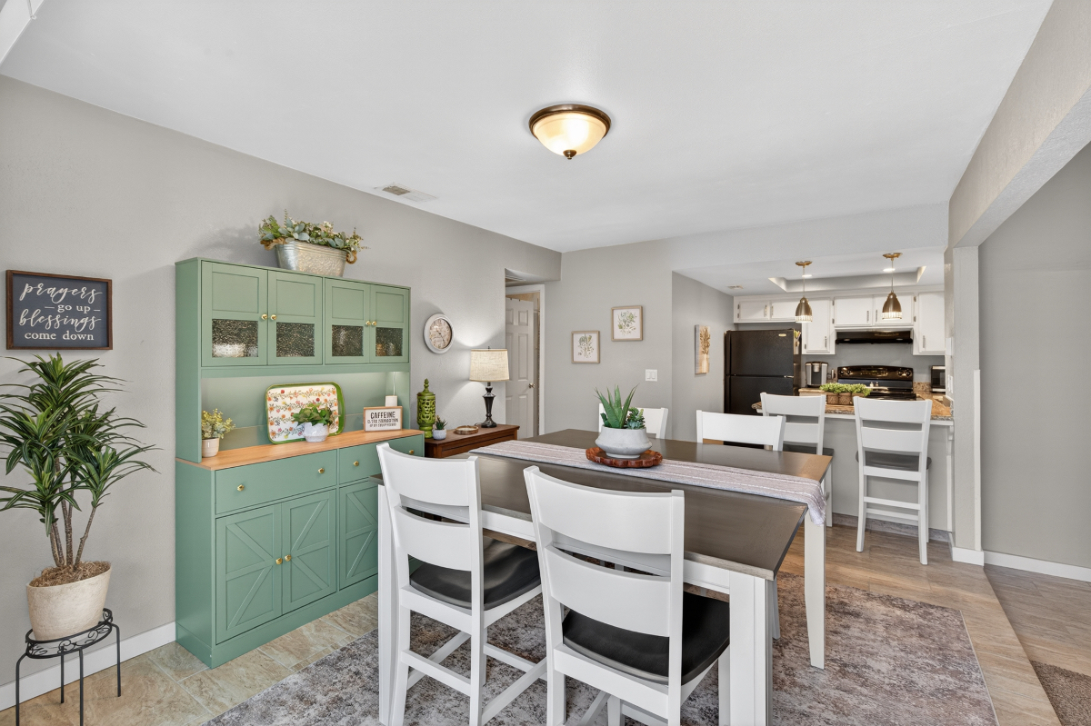 Mid-Term/Flexible Lincoln Village West Retreat - Turn-Key Home for Traveling Pros - Photo 6