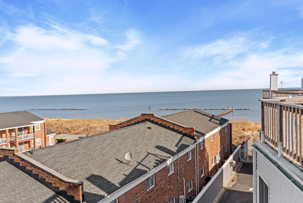 Steps to the Beach - OV Rooftop Deck Townhome. Pet Friendly - Photo 3