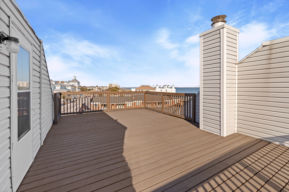 Steps to the Beach - OV Rooftop Deck Townhome. Pet Friendly - Photo 4