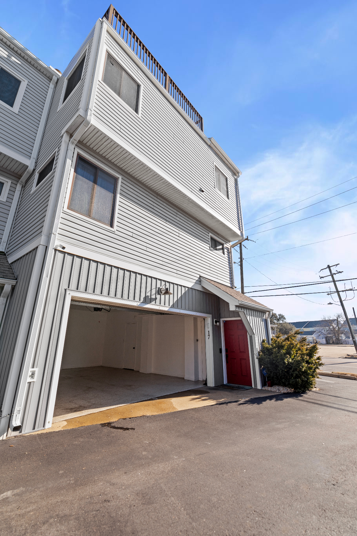 Steps to the Beach - OV Rooftop Deck Townhome. Pet Friendly - Photo 2