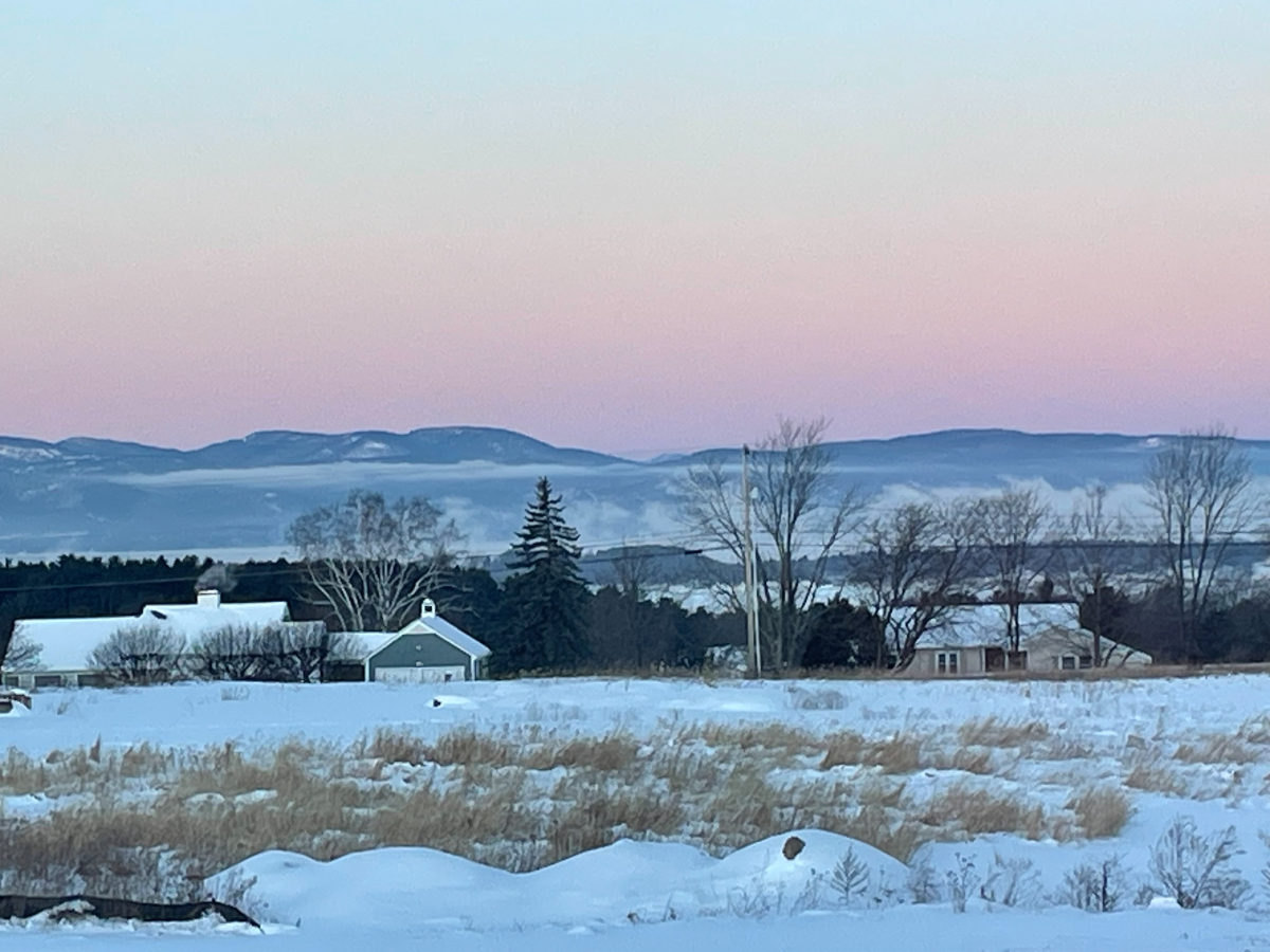Easy drive to UVM and UVM Medical Center - bright, comfortable bedrooms in a welcoming home - minute - Photo 8