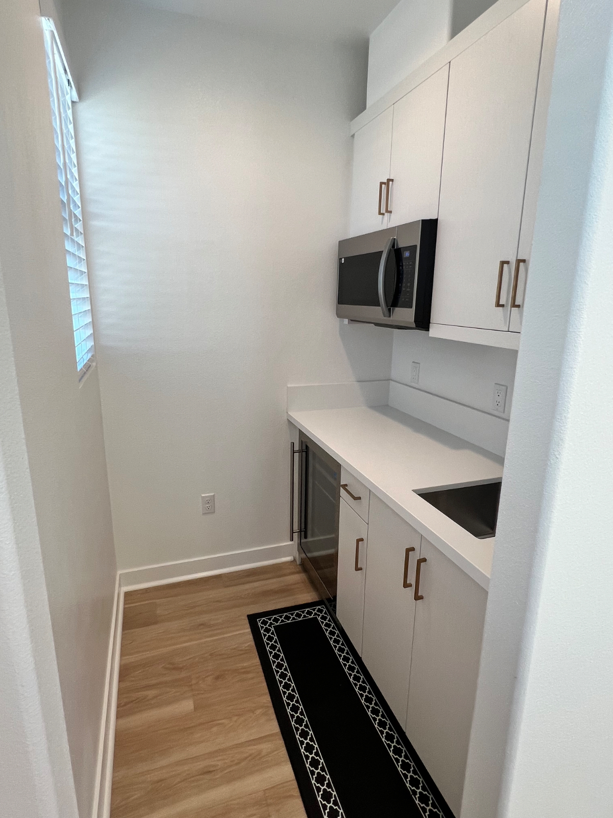Fresh Modern Studio in Palm Desert - Photo 6
