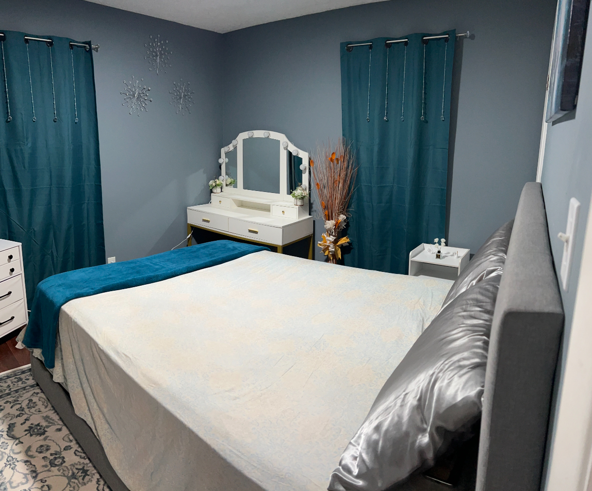 Cozy Queen Bedroom in Shared Home with Backyard and Off Street Parking - Photo 2