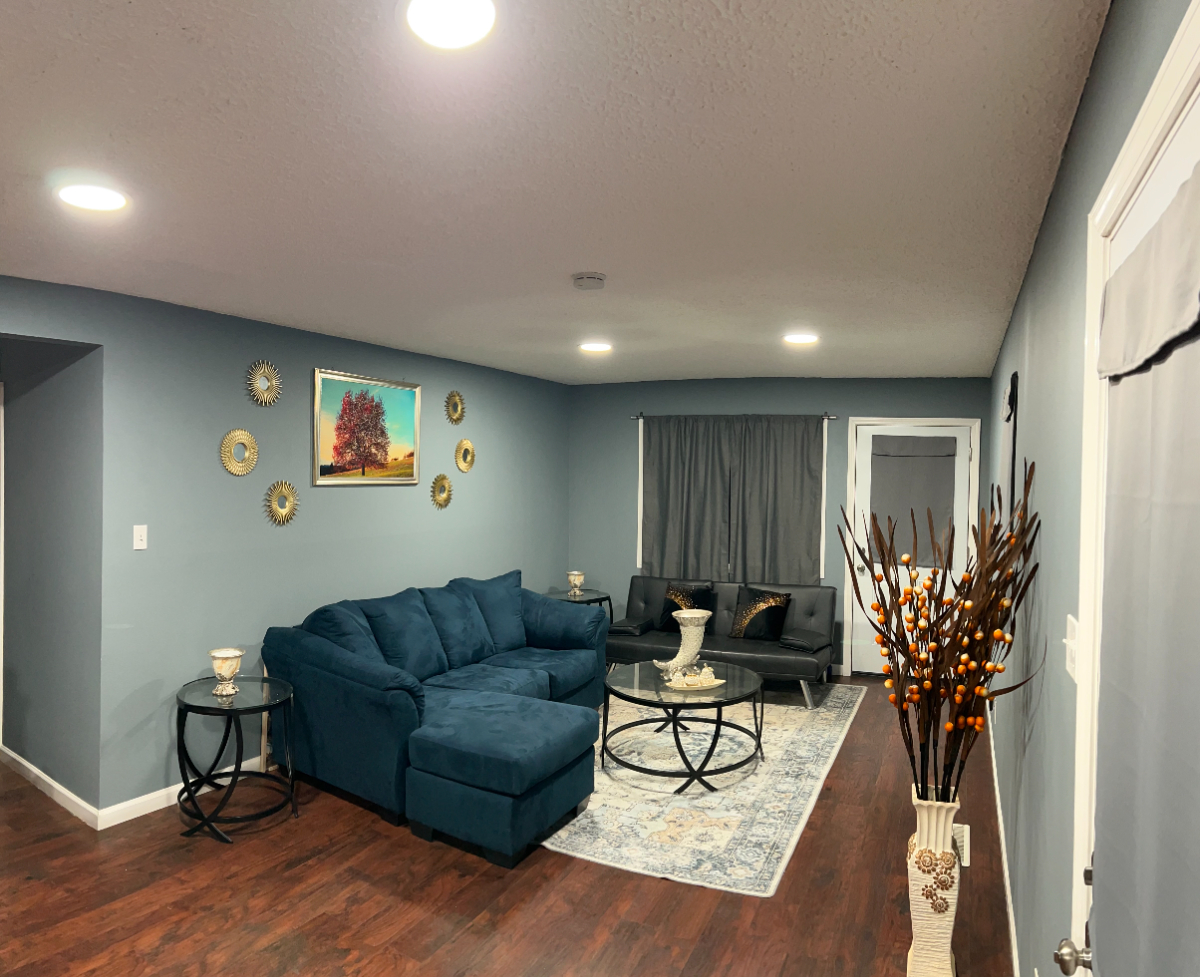 Cozy Queen Bedroom in Shared Home with Backyard and Off Street Parking - Photo 7