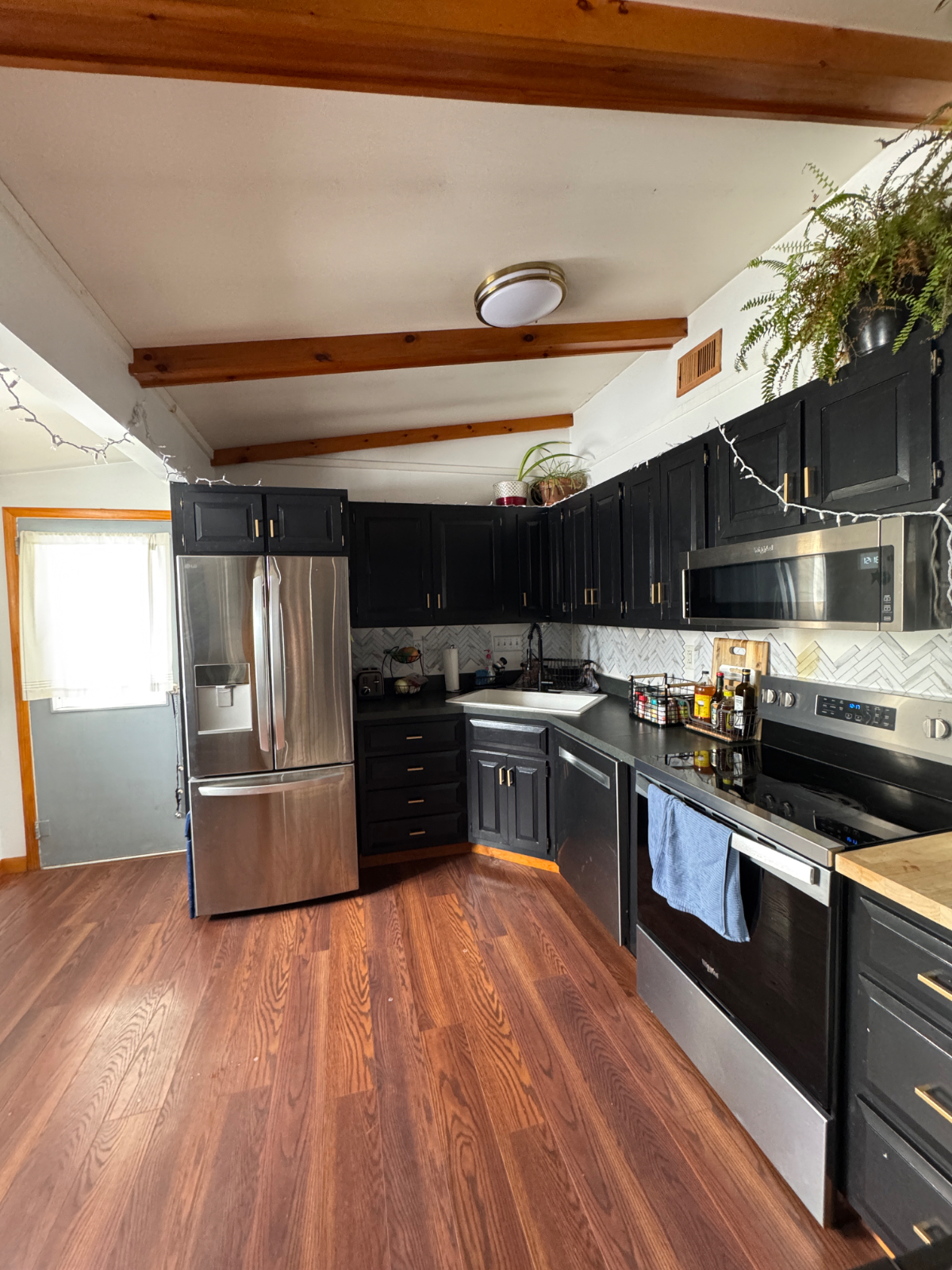 Lakeside Bungalow - Photo 2