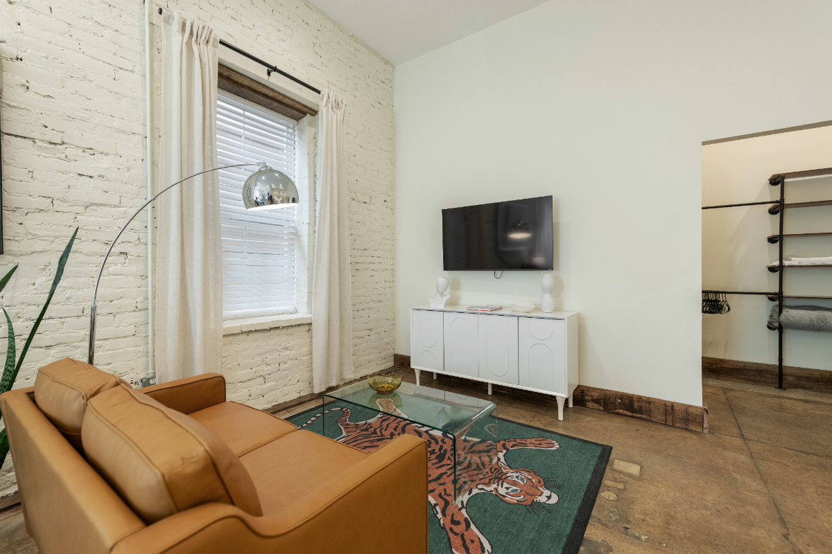 Modern 1 Bedroom Studio Apartment - Photo 9