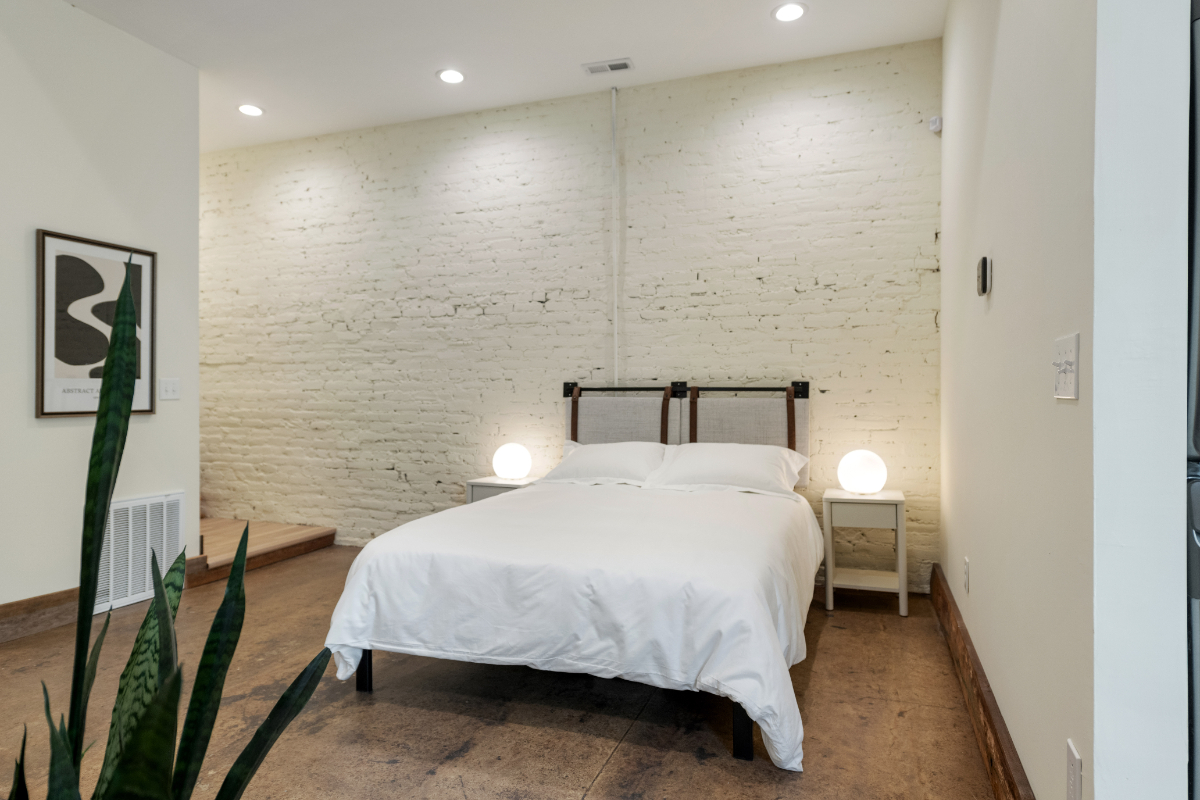 Modern 1 Bedroom Studio Apartment - Photo 11