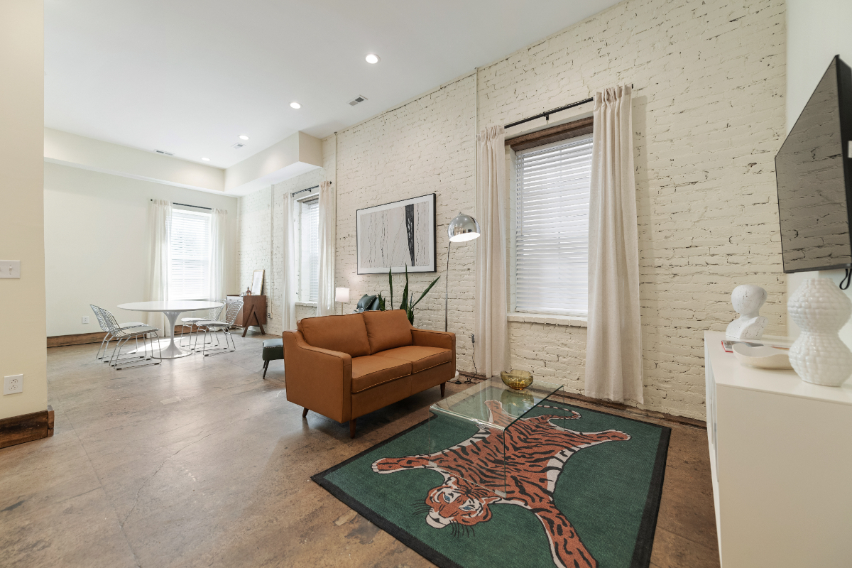 Modern 1 Bedroom Studio Apartment - Photo 2