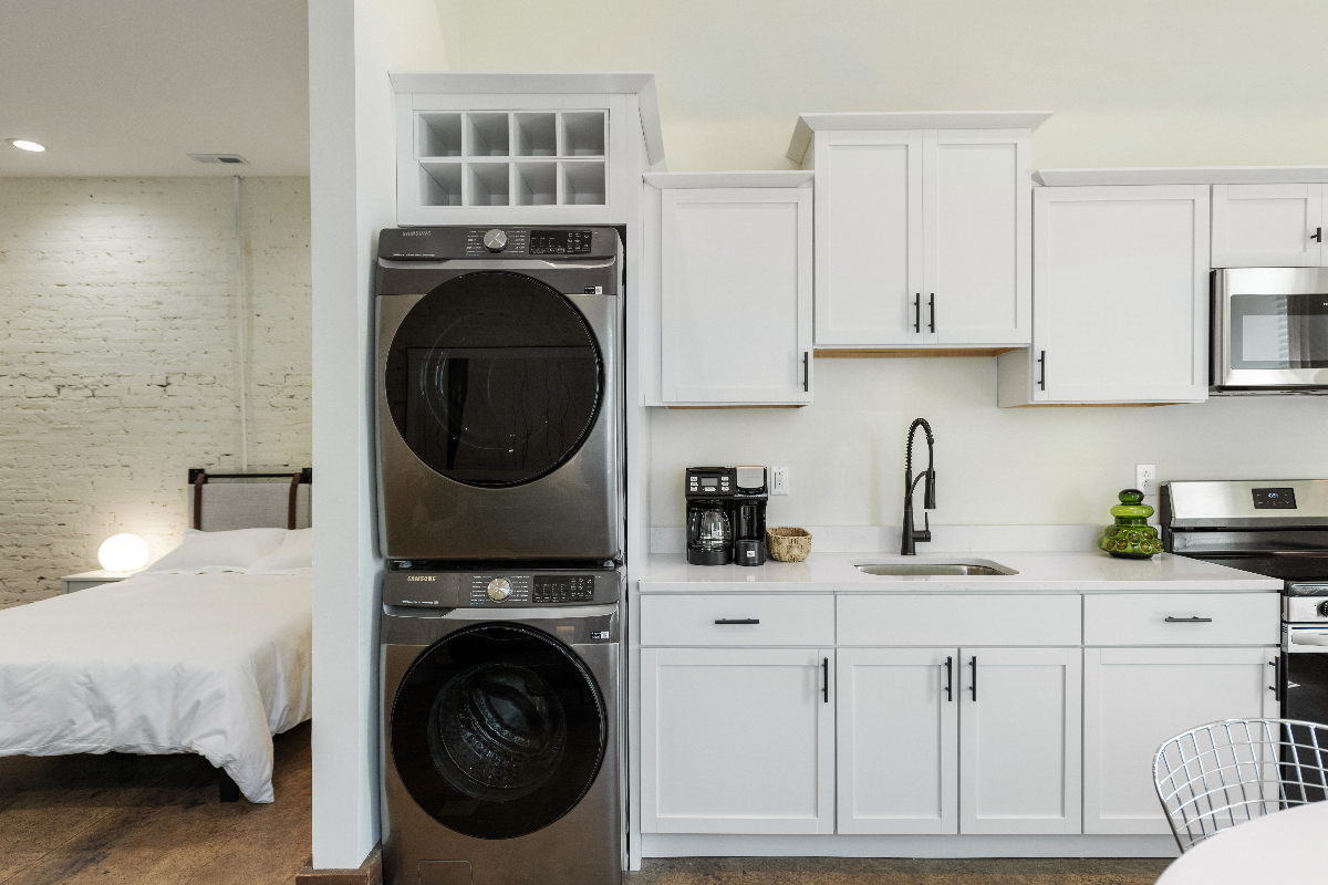 Modern 1 Bedroom Studio Apartment - Photo 12