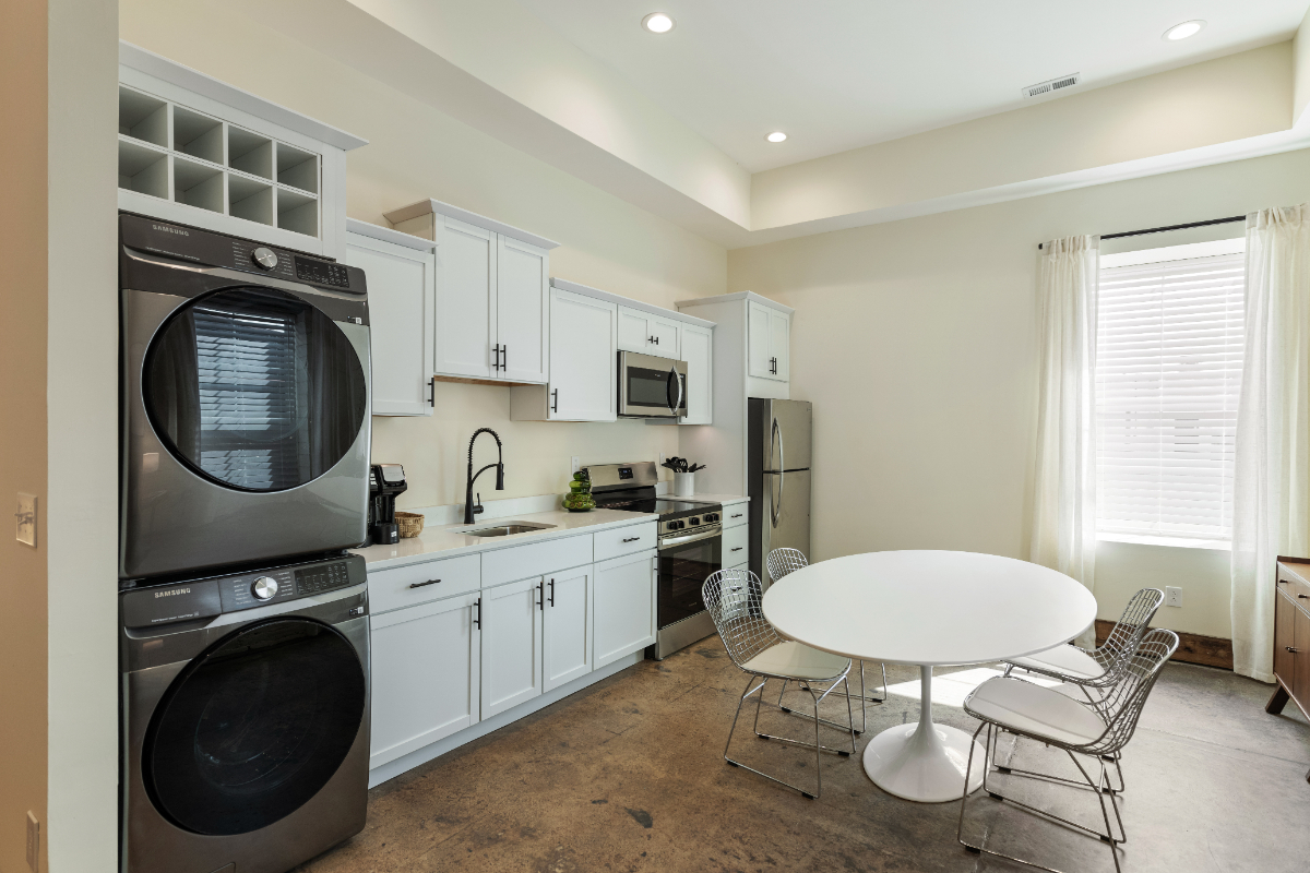 Modern 1 Bedroom Studio Apartment - Photo 6