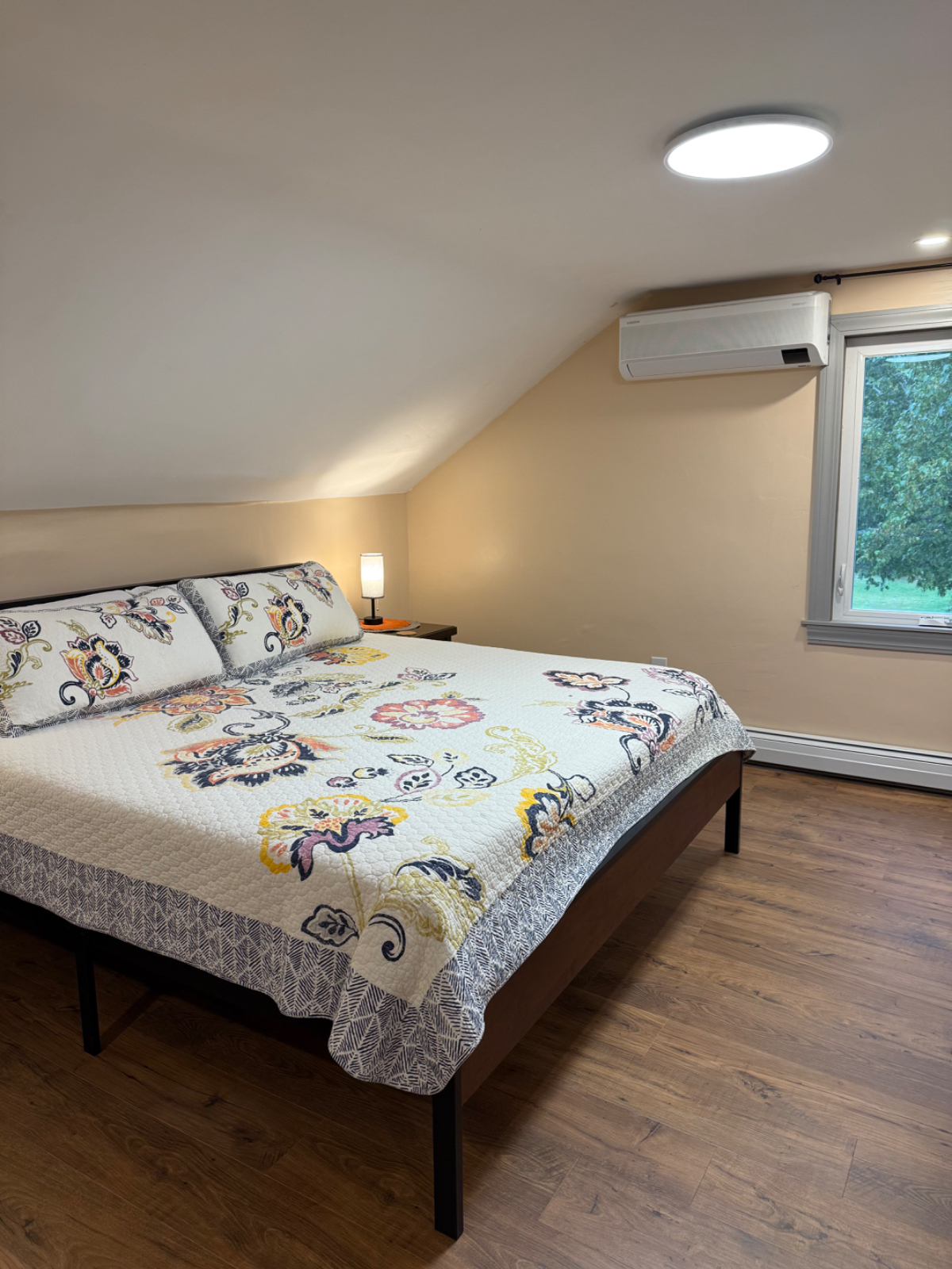 Renovated 1-Bdrm in downtown Jeffersonville, VT with in-unit laundry - Photo 4