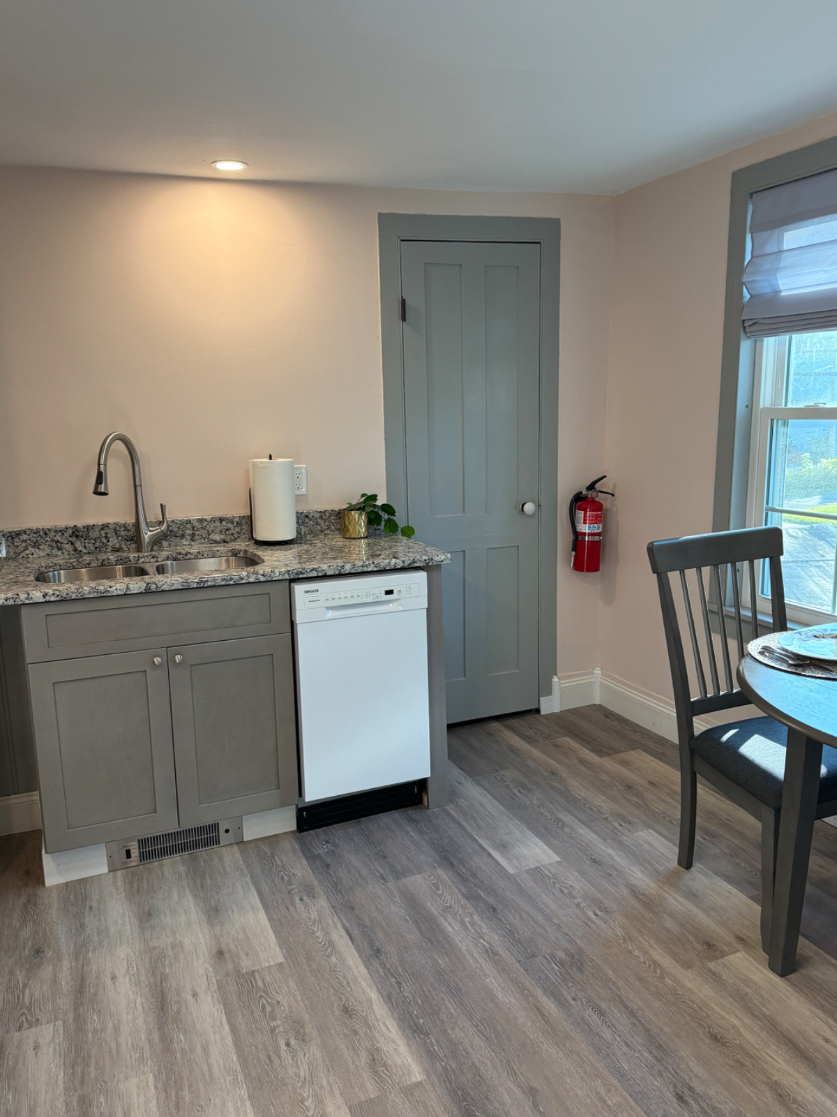 Renovated 1-Bdrm in downtown Jeffersonville, VT with in-unit laundry - Photo 2
