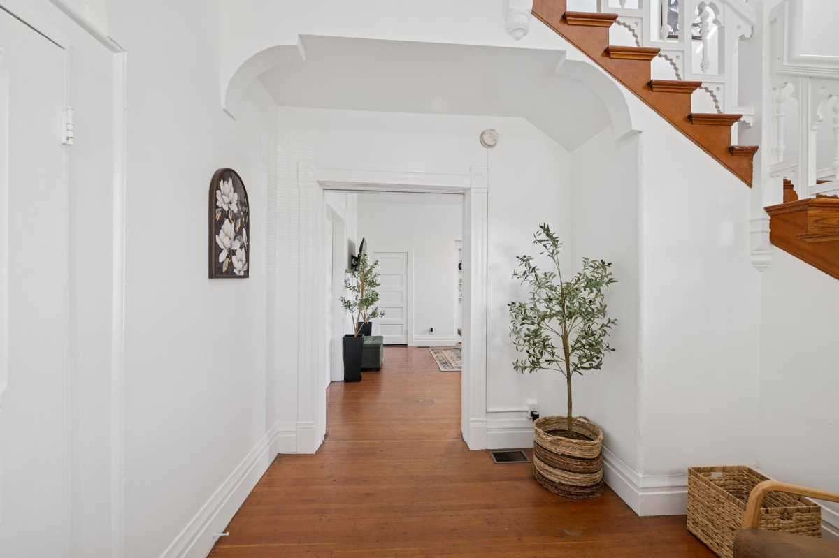 Fully Furnished 5BR Executive Home ,Ideal for Travel Nurses & Corporate Stays Monthly Rental - Photo 2