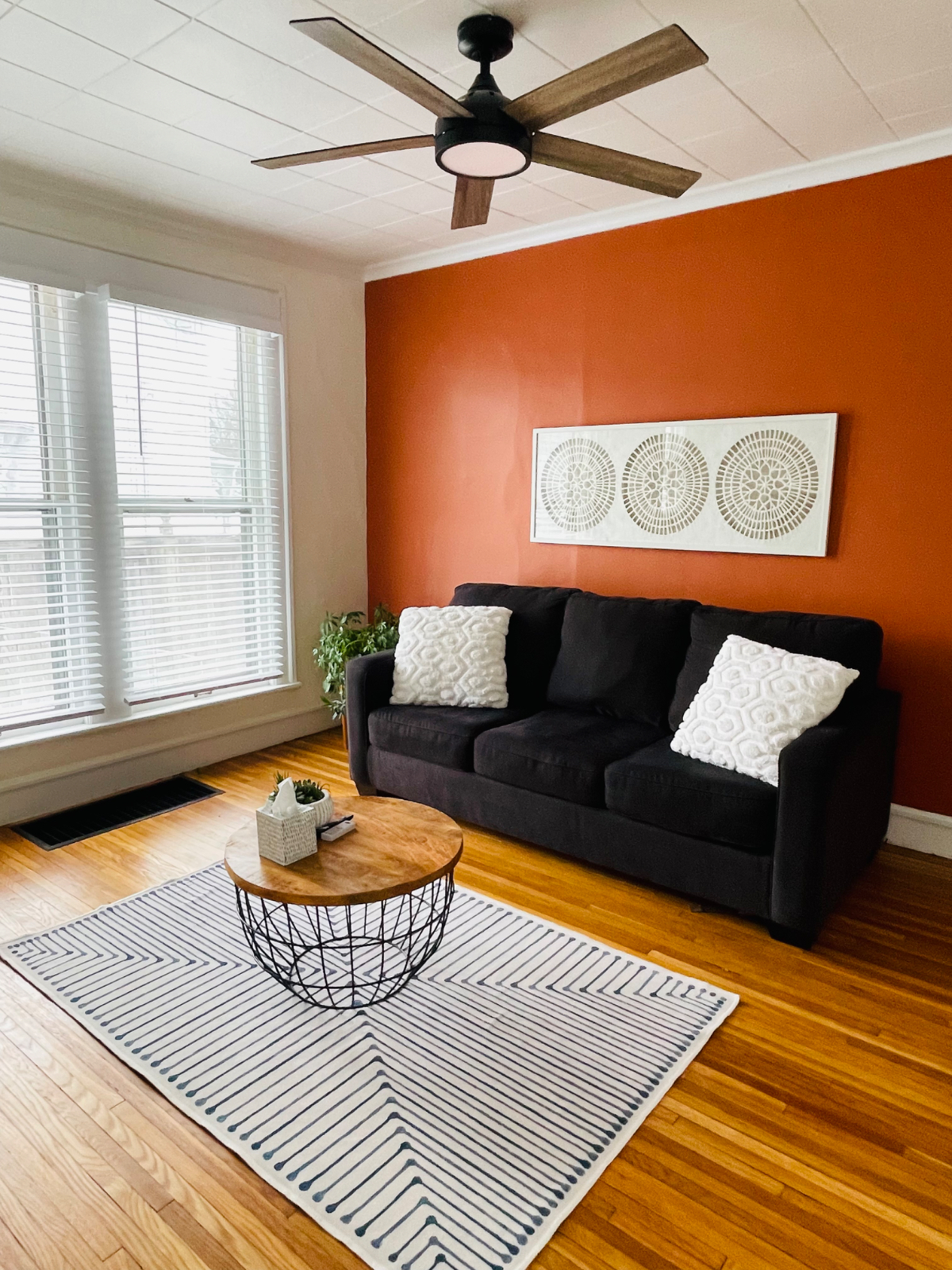 Large One Bedroom w/ Ample Private Parking - Photo 1