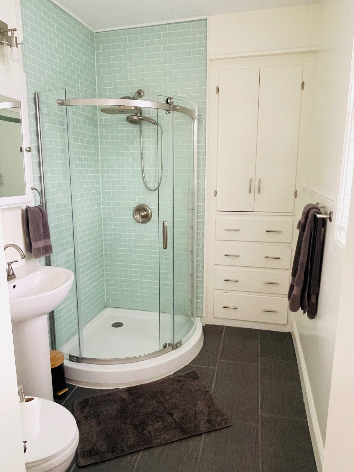 Large One Bedroom w/ Ample Private Parking - Photo 6