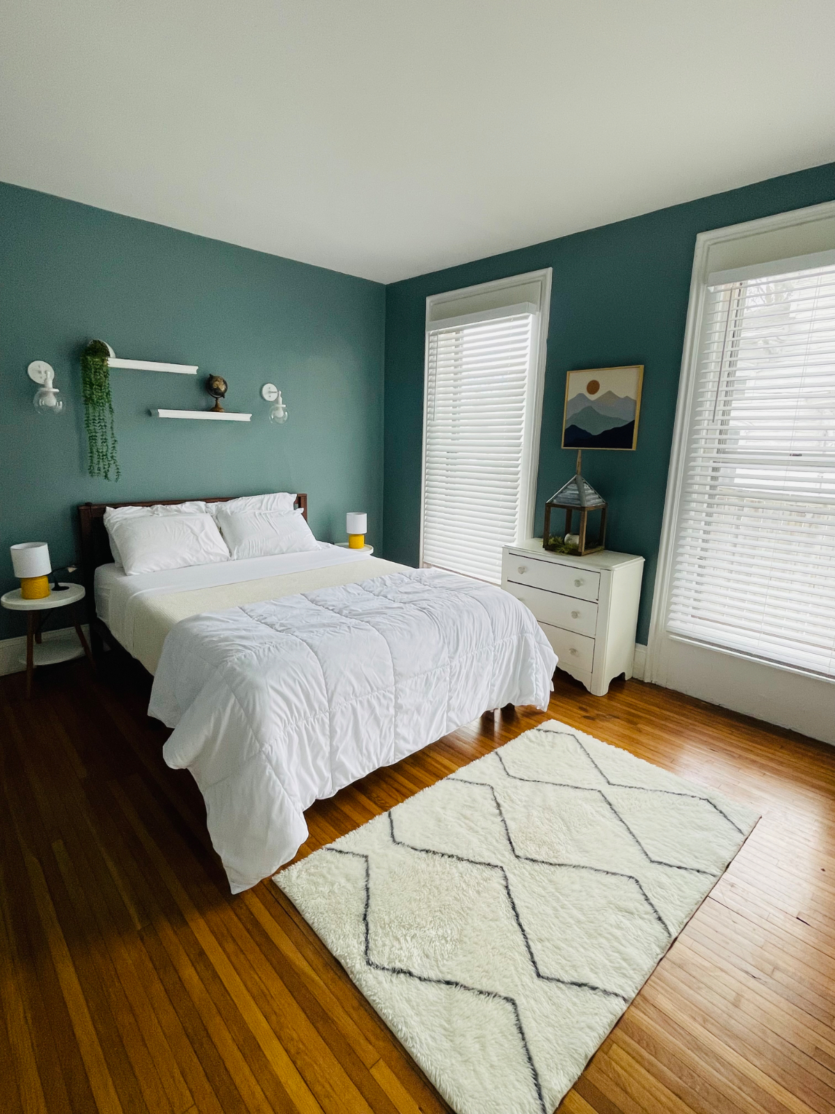 Large One Bedroom w/ Ample Private Parking - Photo 4